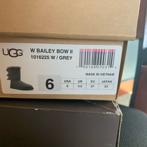Ugg Bailey Bow II Gray Women’s Boots. Size 6.